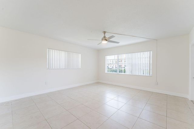 201 SW 7th Street 10, Boca Raton, FL 33432