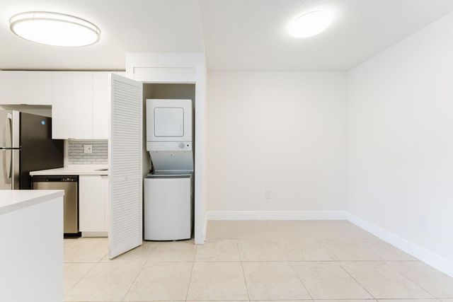 201 SW 7th Street 10, Boca Raton, FL 33432