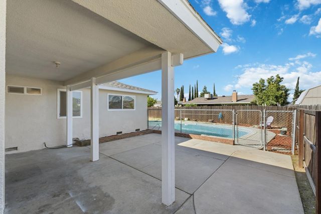 873 W Euclid Avenue, Clovis, CA 93612