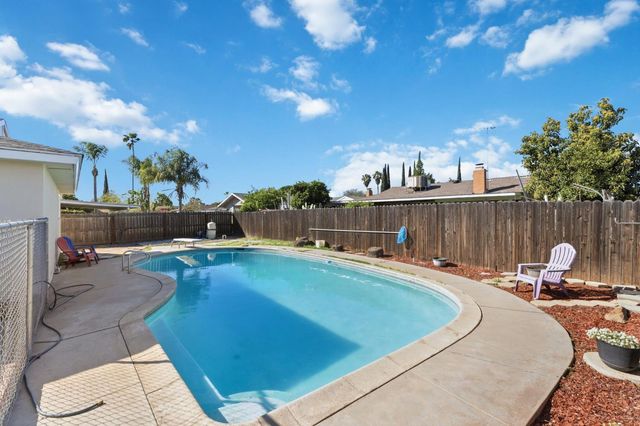 873 W Euclid Avenue, Clovis, CA 93612