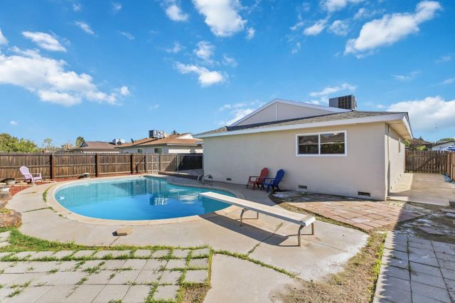 873 W Euclid Avenue, Clovis, CA 93612