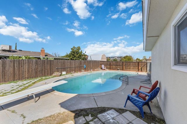 873 W Euclid Avenue, Clovis, CA 93612