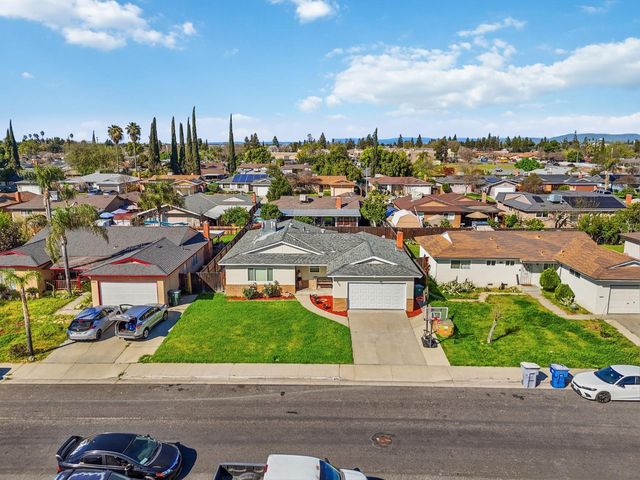 873 W Euclid Avenue, Clovis, CA 93612