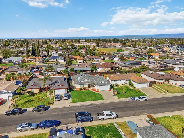 873 W Euclid Avenue, Clovis, CA 93612