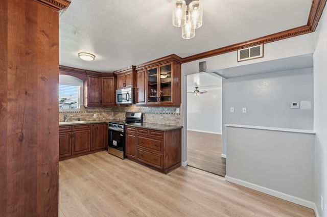 873 W Euclid Avenue, Clovis, CA 93612