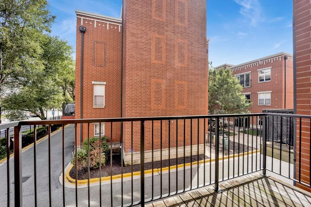 2503 S Calumet Avenue, Chicago, IL 60616