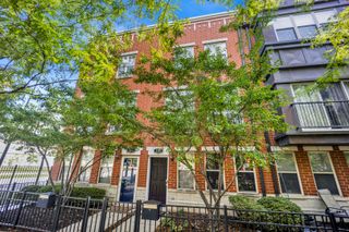 2503 S Calumet Avenue, Chicago, IL 60616