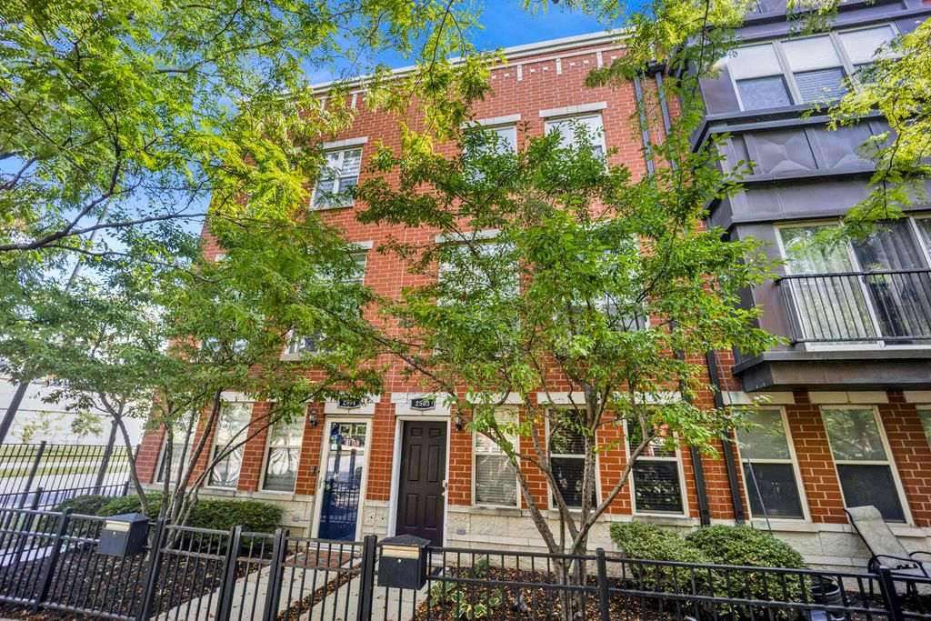 2503 S Calumet Avenue, Chicago, IL 60616