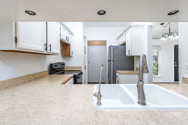 321 Iberis Drive, Arlington, TX 76018