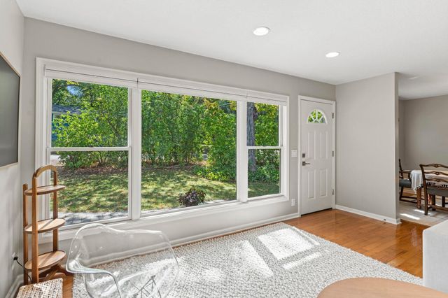 10 Woodlawn Avenue, Excelsior, MN 55331