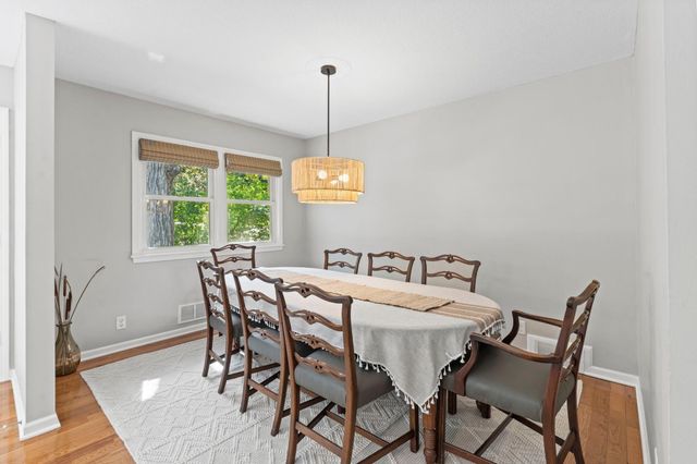 10 Woodlawn Avenue, Excelsior, MN 55331