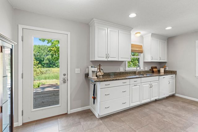 10 Woodlawn Avenue, Excelsior, MN 55331