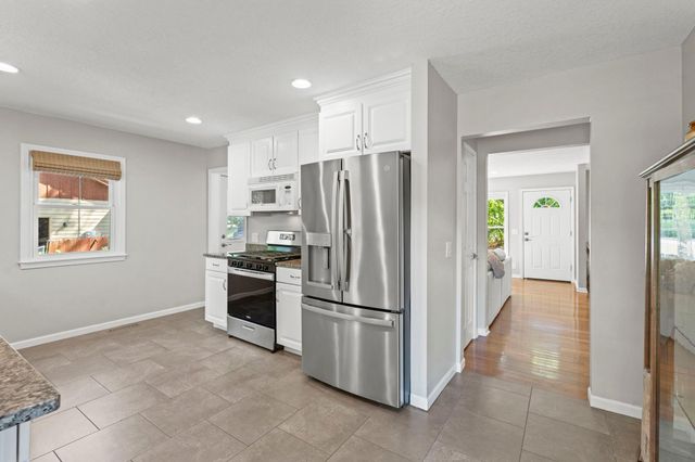 10 Woodlawn Avenue, Excelsior, MN 55331