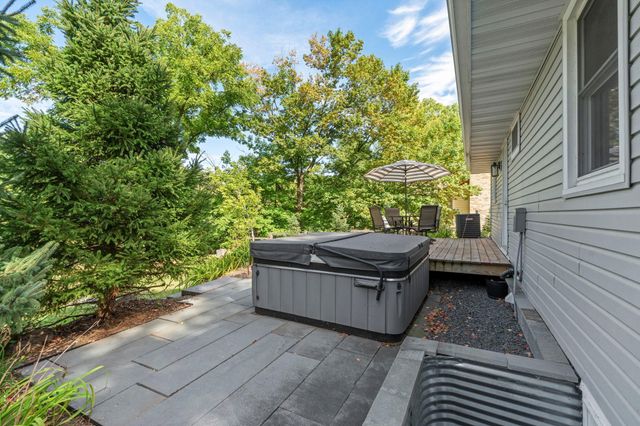 10 Woodlawn Avenue, Excelsior, MN 55331