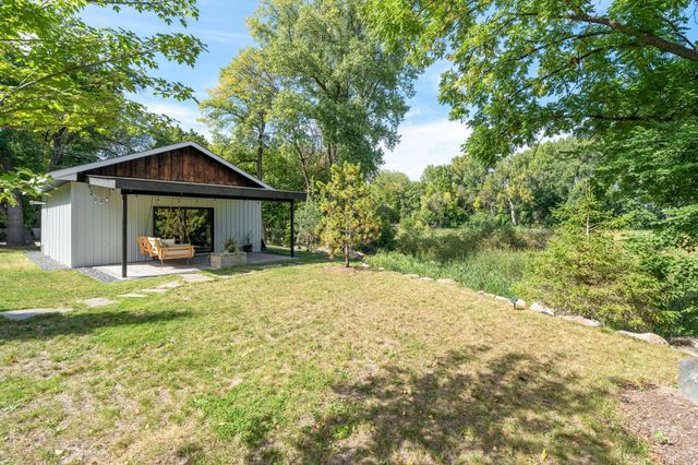 10 Woodlawn Avenue, Excelsior, MN 55331