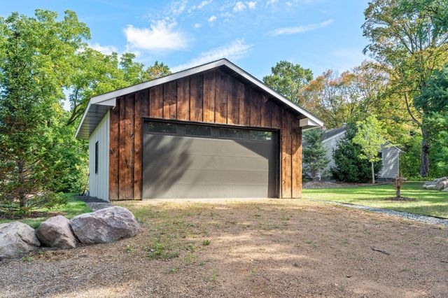 10 Woodlawn Avenue, Excelsior, MN 55331