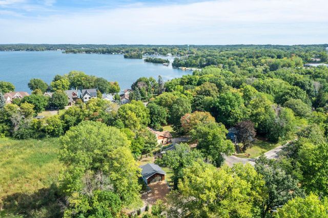 10 Woodlawn Avenue, Excelsior, MN 55331