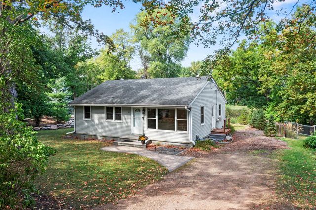 10 Woodlawn Avenue, Excelsior, MN 55331