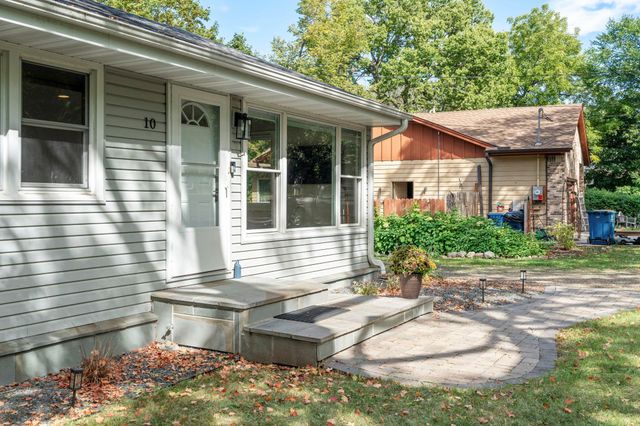 10 Woodlawn Avenue, Excelsior, MN 55331