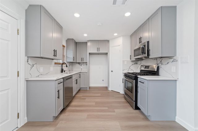 2500 Parkway Avenue, Rosenberg, TX 77471