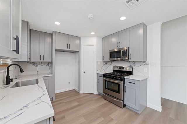 2500 Parkway Avenue, Rosenberg, TX 77471