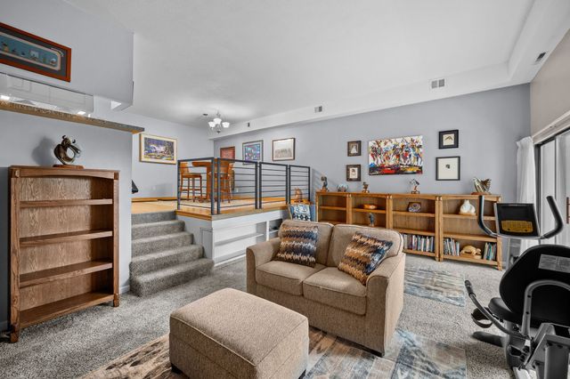 4902 University Avenue 325, Des Moines, IA 50311