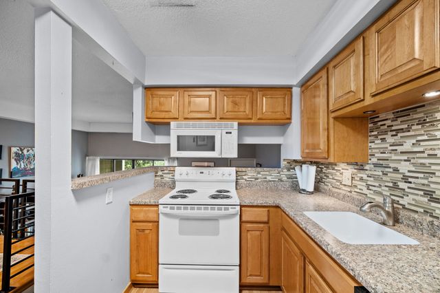 4902 University Avenue 325, Des Moines, IA 50311