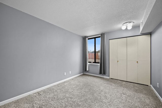 4902 University Avenue 325, Des Moines, IA 50311