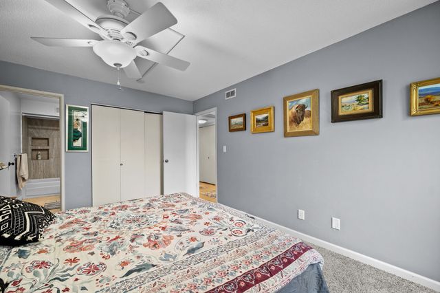 4902 University Avenue 325, Des Moines, IA 50311