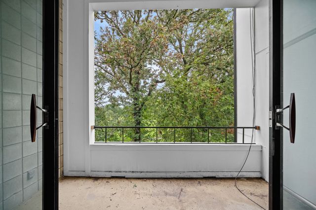 4902 University Avenue 325, Des Moines, IA 50311