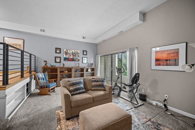 4902 University Avenue 325, Des Moines, IA 50311