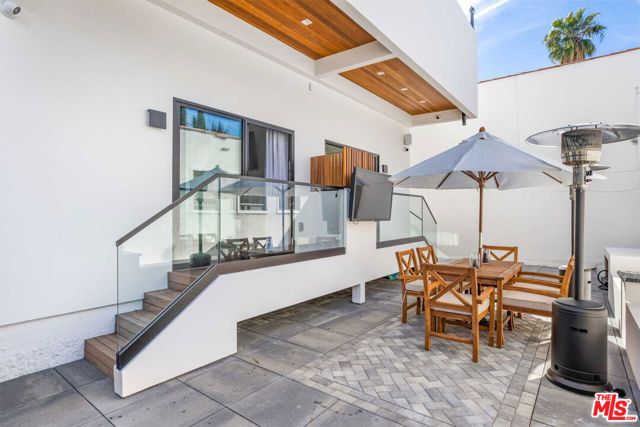 1205 N GENESEE Avenue, West Hollywood, CA 90046