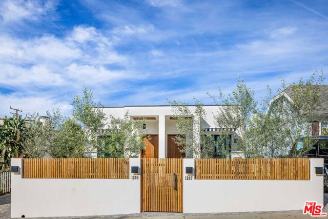 1205 N GENESEE Avenue, West Hollywood, CA 90046