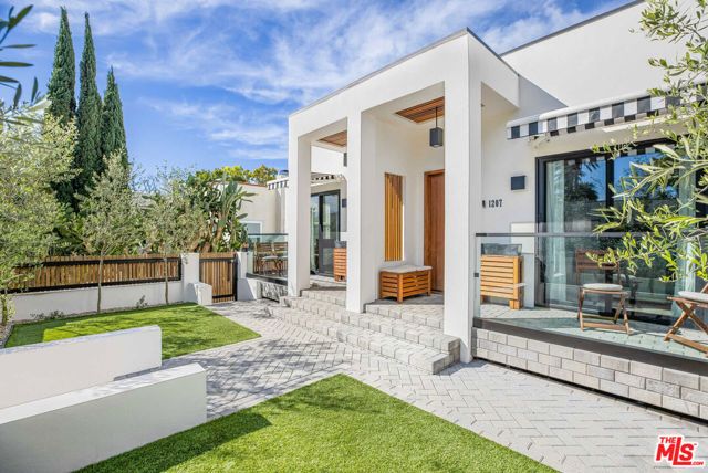 1205 N GENESEE Avenue, West Hollywood, CA 90046