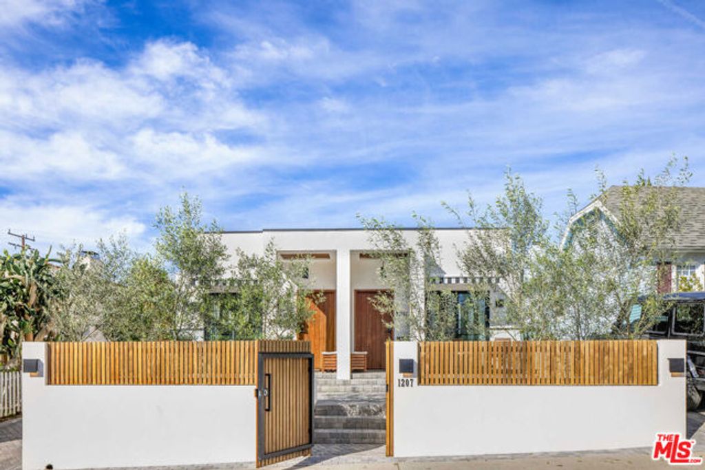 1205 N GENESEE Avenue, West Hollywood, CA 90046
