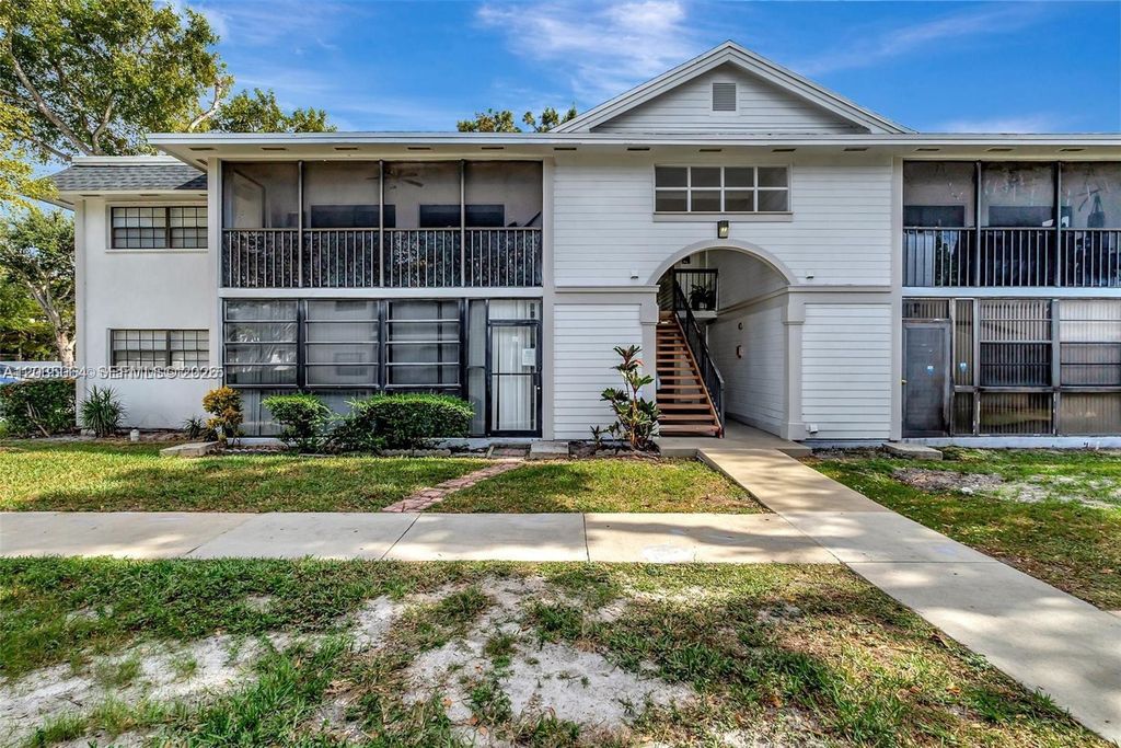 18965 NW 62nd Avenue 210, Hialeah, FL 33015
