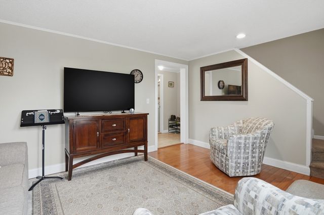 270 Sunderland Road 2, Worcester, MA 01604