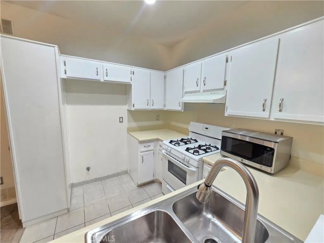 7115 Woodlake B, West Hills, CA 91307