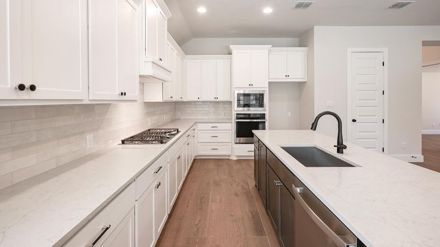 609 Bay Breeze DR, Kyle, TX 78640