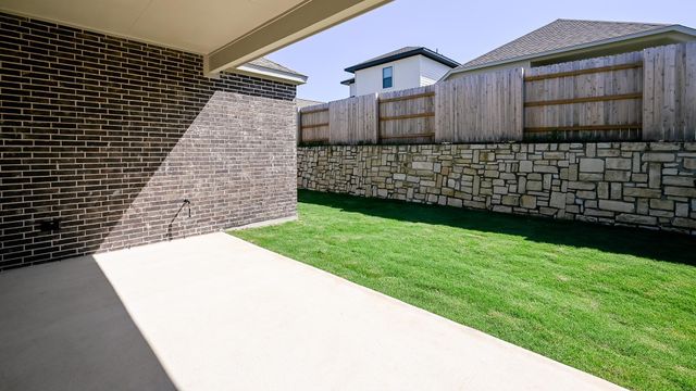 609 Bay Breeze DR, Kyle, TX 78640
