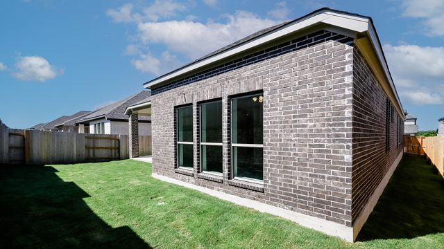 609 Bay Breeze DR, Kyle, TX 78640
