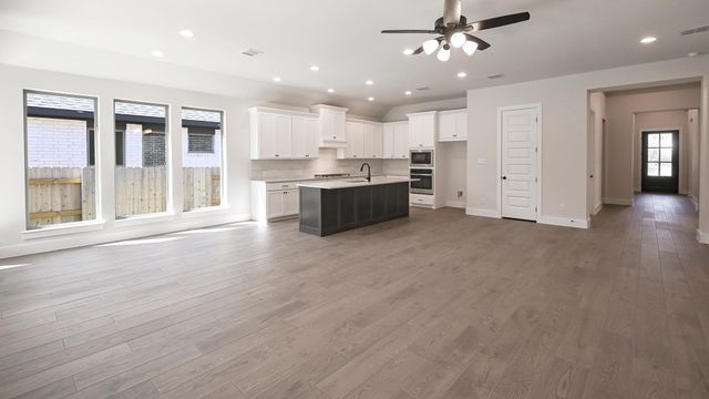 609 Bay Breeze DR, Kyle, TX 78640