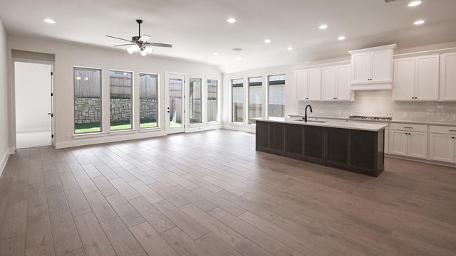 609 Bay Breeze DR, Kyle, TX 78640