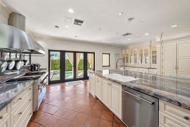 5860 Pine Tree Drive, Miami Beach, FL 33140