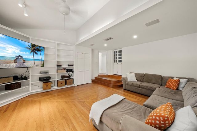 5860 Pine Tree Drive, Miami Beach, FL 33140