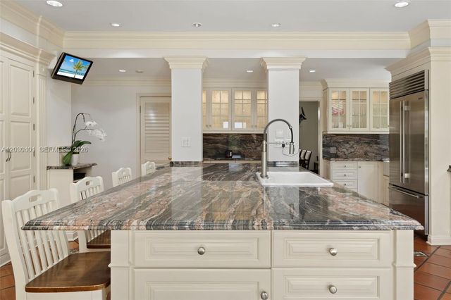 5860 Pine Tree Drive, Miami Beach, FL 33140