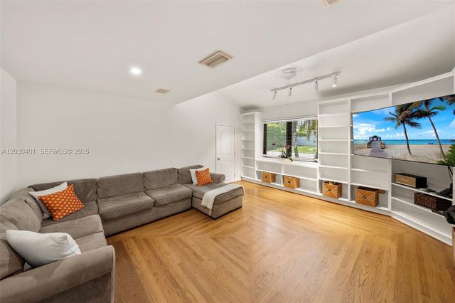 5860 Pine Tree Drive, Miami Beach, FL 33140