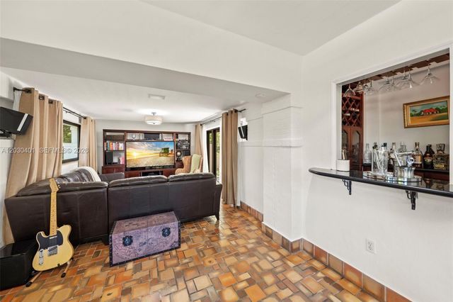 5860 Pine Tree Drive, Miami Beach, FL 33140