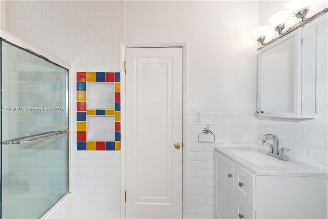 5860 Pine Tree Drive, Miami Beach, FL 33140