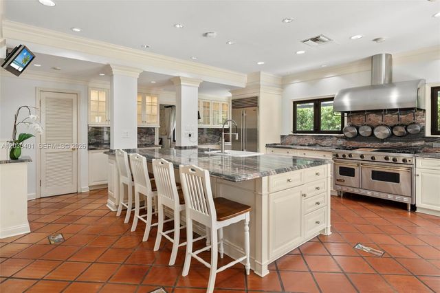 5860 Pine Tree Drive, Miami Beach, FL 33140